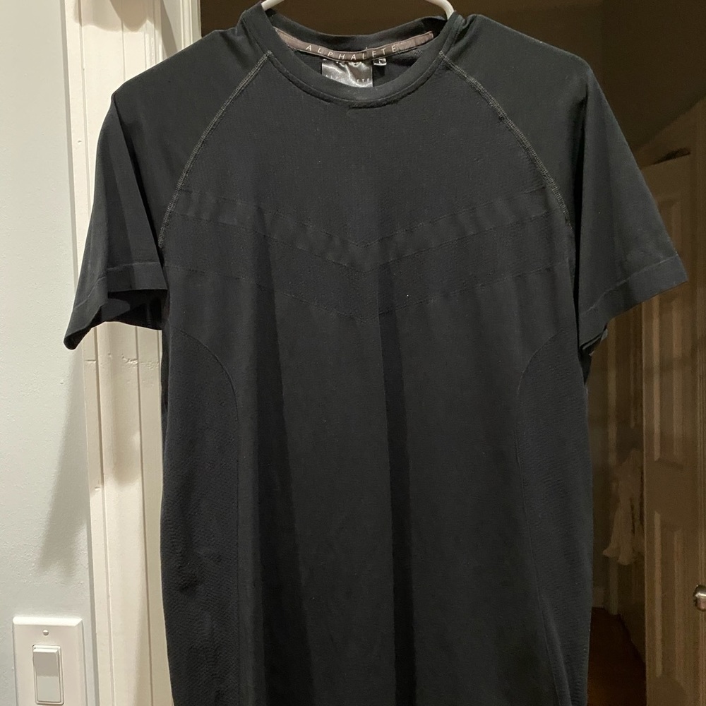 Alphalete Evo shirt black size large